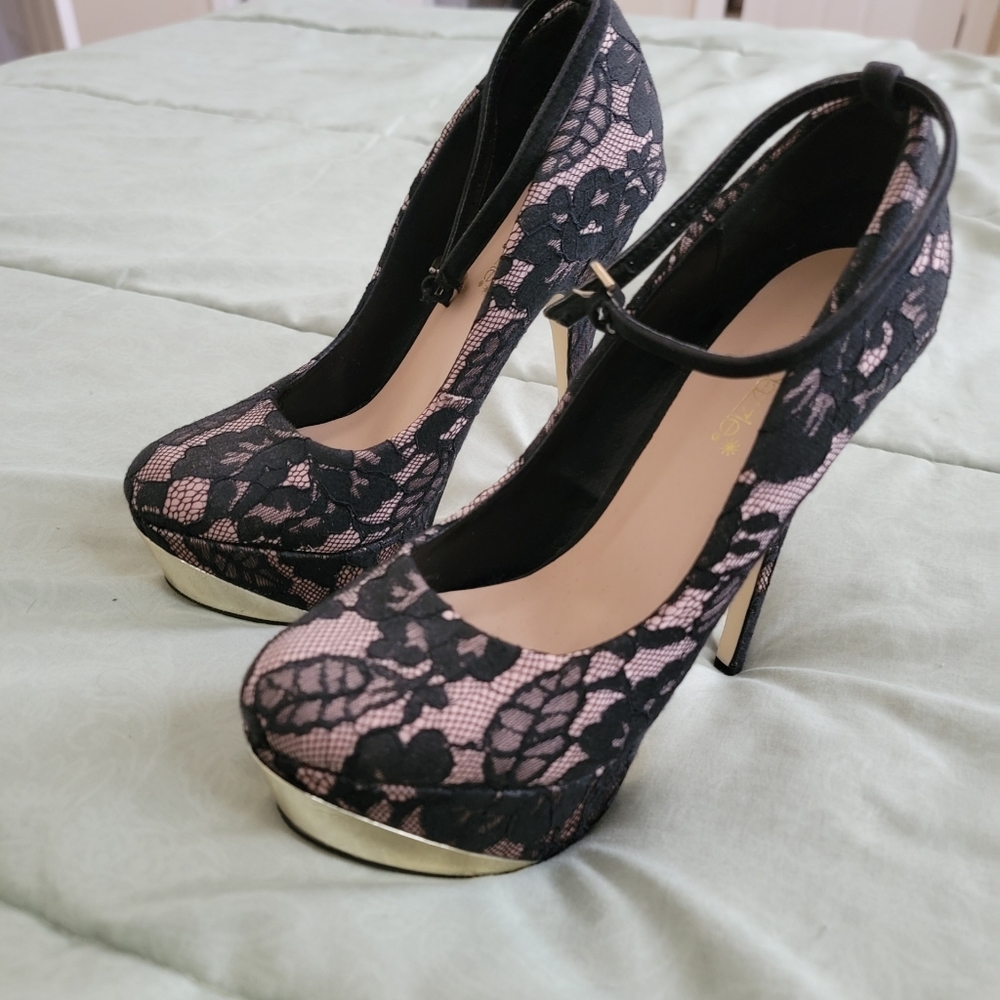 Size 9 Shoedazzle heels